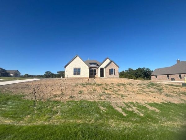 700 Deer Dale Court, Van Alstyne, TX 75495