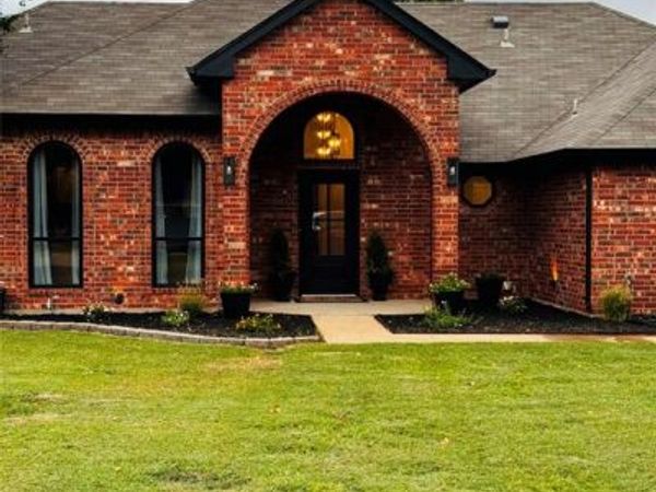 709 Hollingsworth Lane, Red Oak, TX 75154