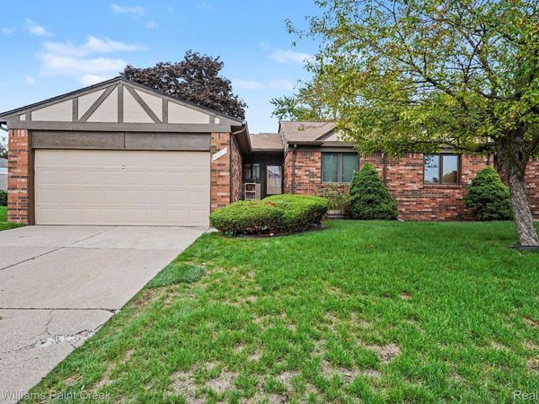 4967 N Grand Oaks Drive , Warren, Mi 48092