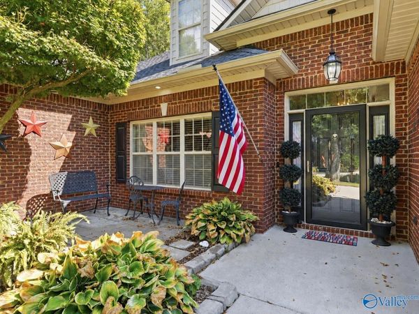 2901 Winterberry Way SE, Owens Cross Roads, AL 35763