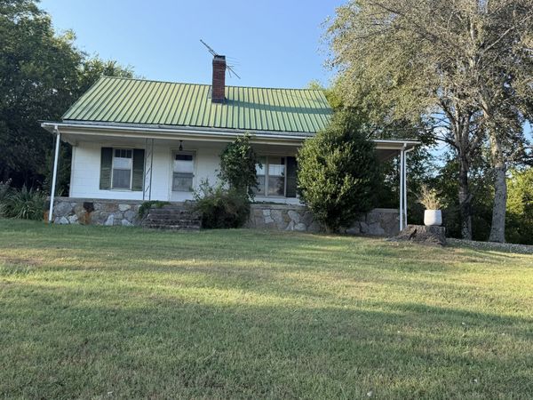 300 W Main St , Auburntown, TN 37016