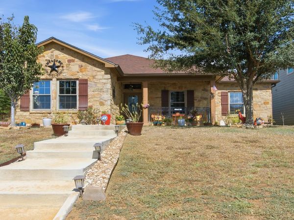 744 Crestview, Floresville, TX 78114