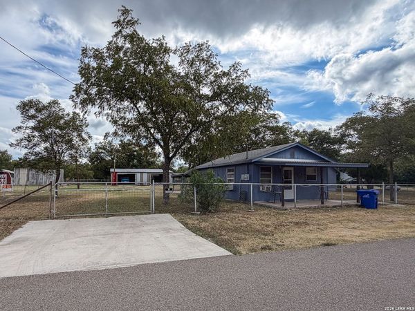 215 W w 3rd St, Camp Wood, TX 78833