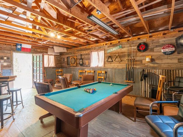 2114 TERMINAL LOOP RD, McQueeney, TX 78123