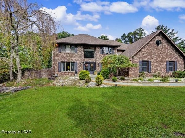 26 Mountainwood Drive, Mountain Top, PA 18707