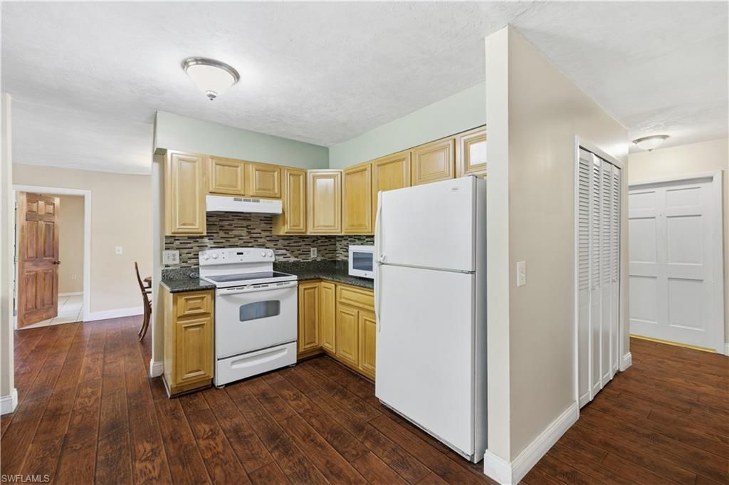 5681 Bur Oaks Ln, Naples, FL 34119 Photo
