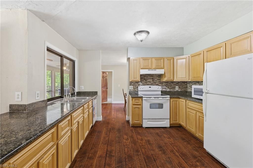 5681 Bur Oaks Ln, Naples, FL 34119 Photo