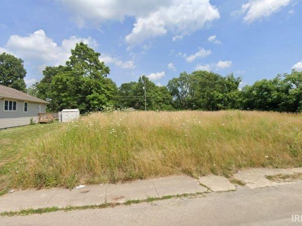 1000 S MACEDONIA Avenue, Muncie, IN 47303