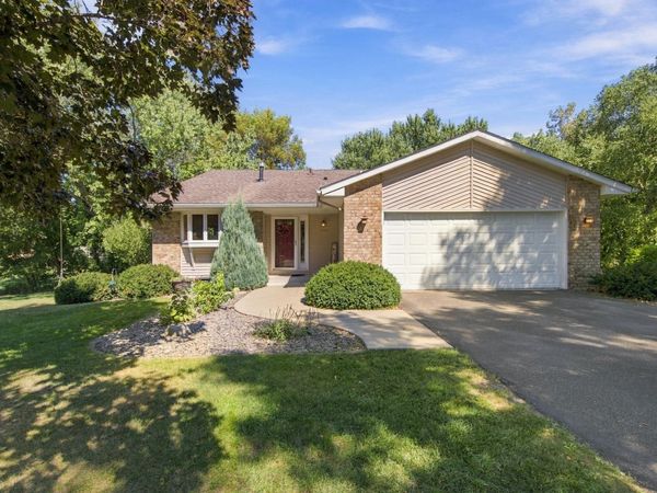 7003 Park View Lane, Eden Prairie, MN 55346