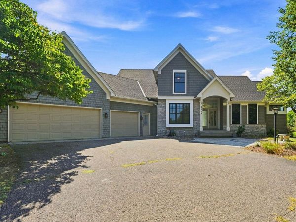 2715 Edgewater Bay, Woodbury, MN 55125
