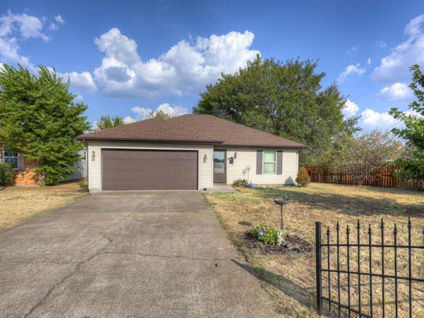 1919 Chris Lane , Joplin, MO 64804