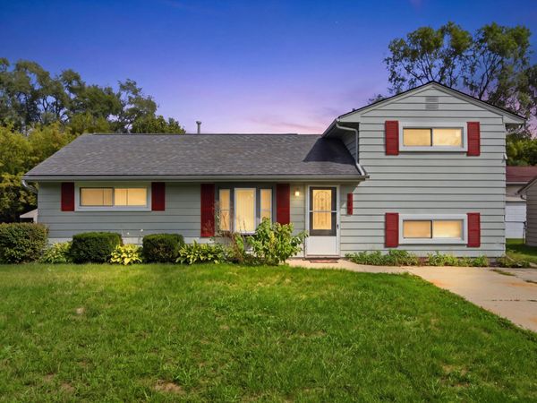 289 S Williams Lake Road, Waterford, MI 48327