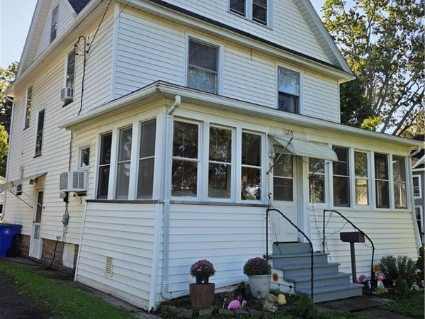 1209 West Avenue, Medina, NY 14103