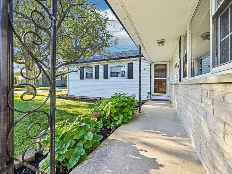 5595 Karl Road, Columbus, OH 43229 Photo 3