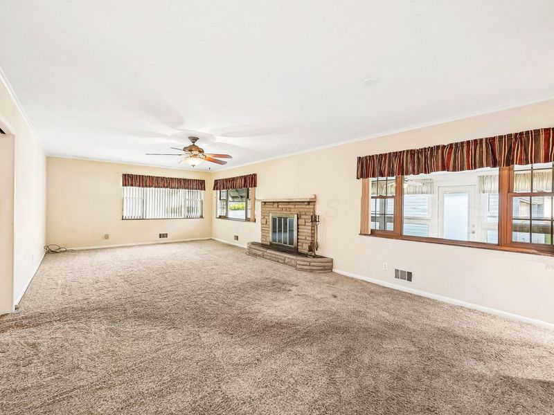 5595 Karl Road, Columbus, OH 43229 Photo 4