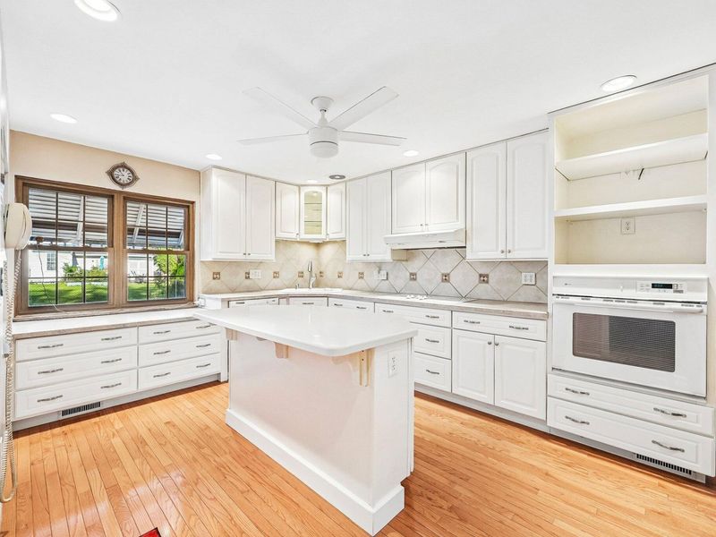 5595 Karl Road, Columbus, OH 43229 Photo 9
