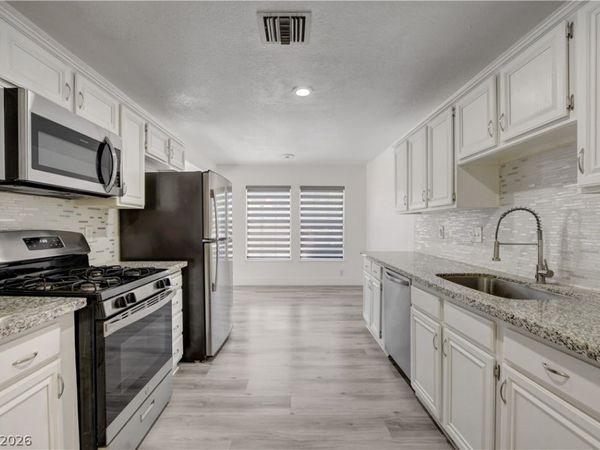 4049 Chalfont Court , Las Vegas, NV 89121