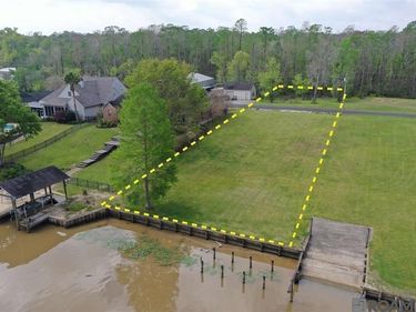 12595 Bayou Terrace Dr, St Amant, LA 70774