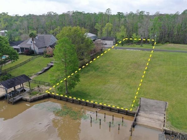 12595 Bayou Terrace Dr, St Amant, LA 70774