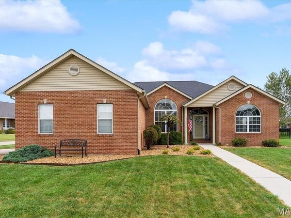 3301 Village Green Court, Millstadt, IL 62260