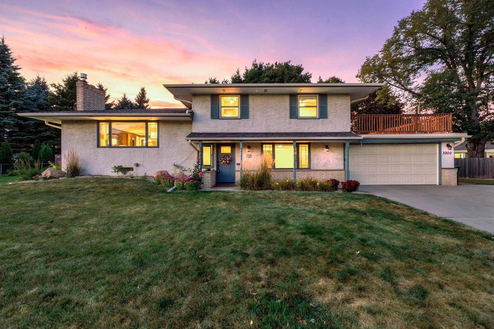 3200 Edward Street Ne, Saint Anthony, MN 55418 Main Photo