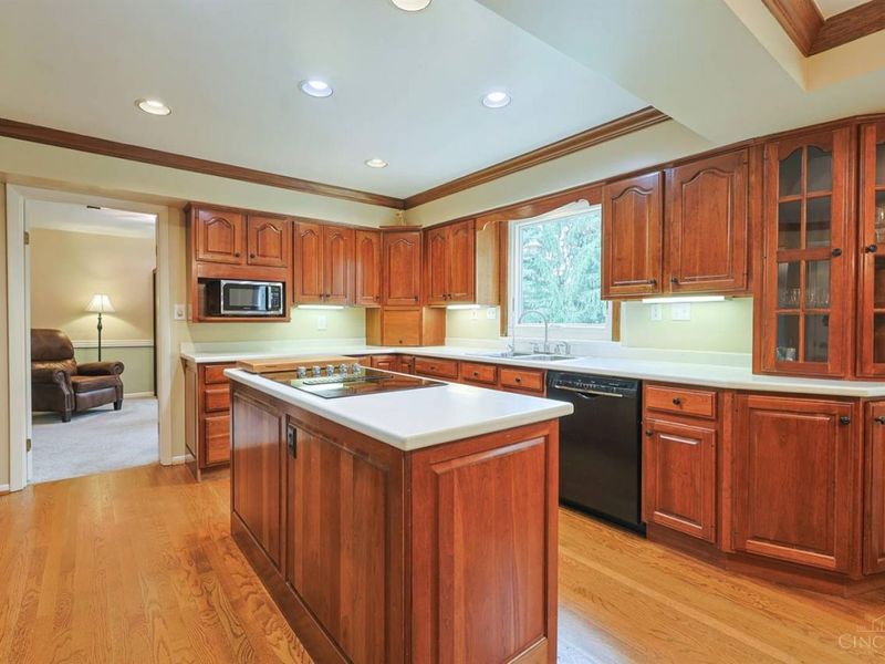 8389 Shadowpoint Court, Montgomery, OH 45242 Photo 5