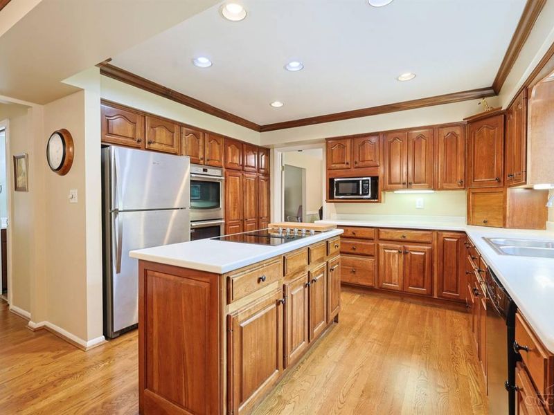 8389 Shadowpoint Court, Montgomery, OH 45242 Photo 6