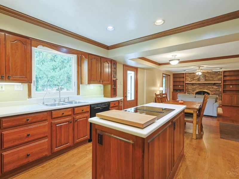 8389 Shadowpoint Court, Montgomery, OH 45242 Photo 7