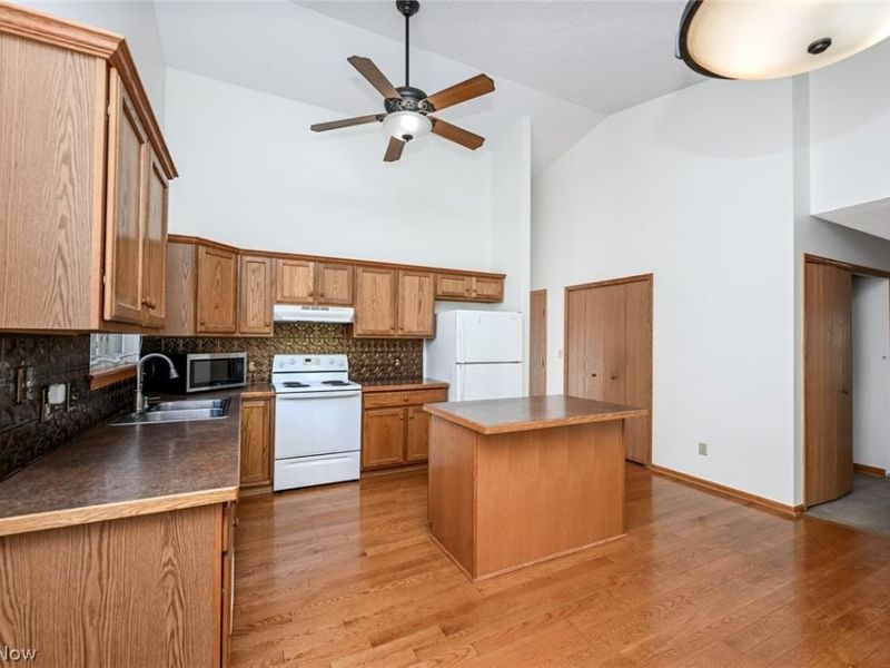 2156 Thornbury Lane, Akron, OH 44319 Photo 18