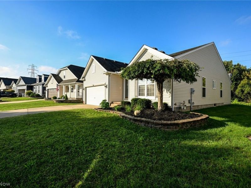 2156 Thornbury Lane, Akron, OH 44319 Photo 2