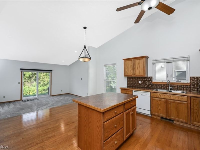 2156 Thornbury Lane, Akron, OH 44319 Photo 4