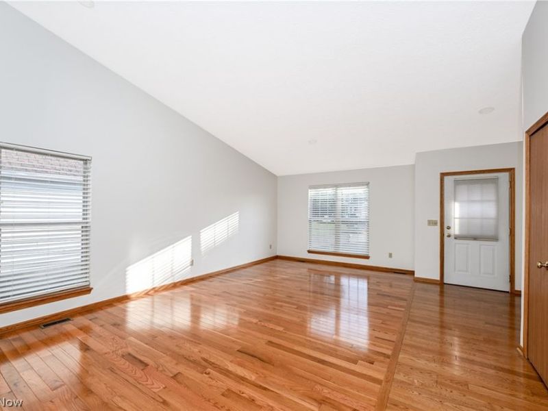 2156 Thornbury Lane, Akron, OH 44319 Photo 5