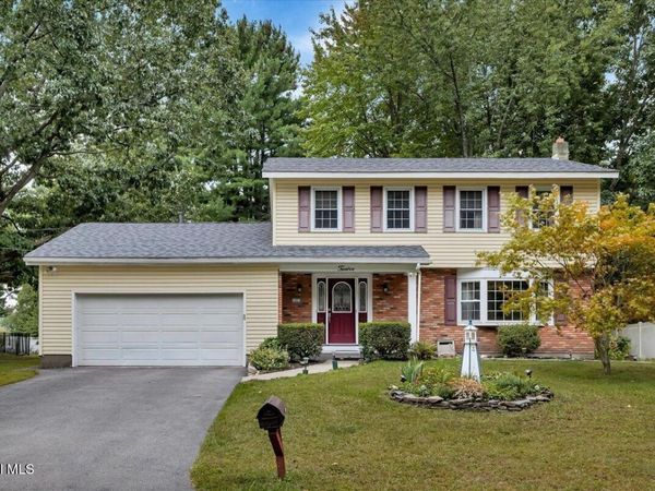 12 Chris Drive, Schenectady, NY 12309