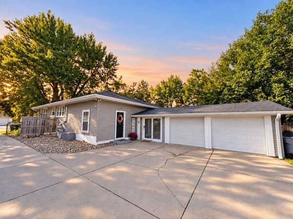 3823 E Avenue NE, Cedar Rapids, IA 52402