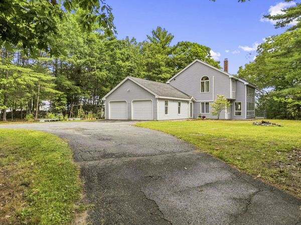 39 Spruce Street, Winthrop, ME 04364