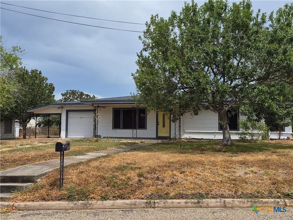 1010 E Church Street , Cuero, TX 77954