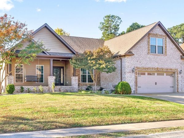 3176 Porter Hills Dr , Clarksville, TN 37043