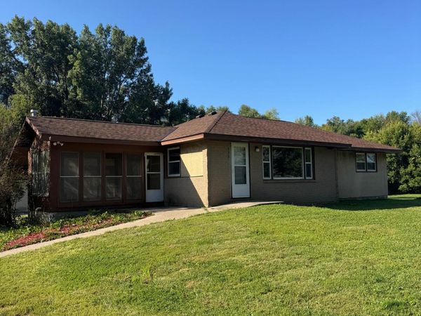 435 W Ottawa Street, Le Center, MN 56057