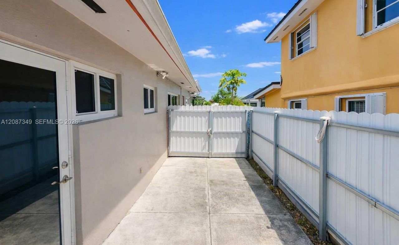 11231 NW 60th Ct, Hialeah, FL 33012 Photo