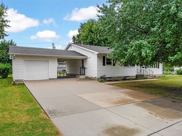 1015 29th Street NE, Cedar Rapids, IA 52402