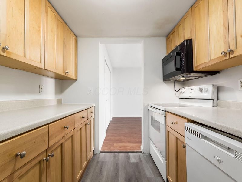 1126 Merrimar Circle N, Unit H, Columbus, OH 43220 Photo 15