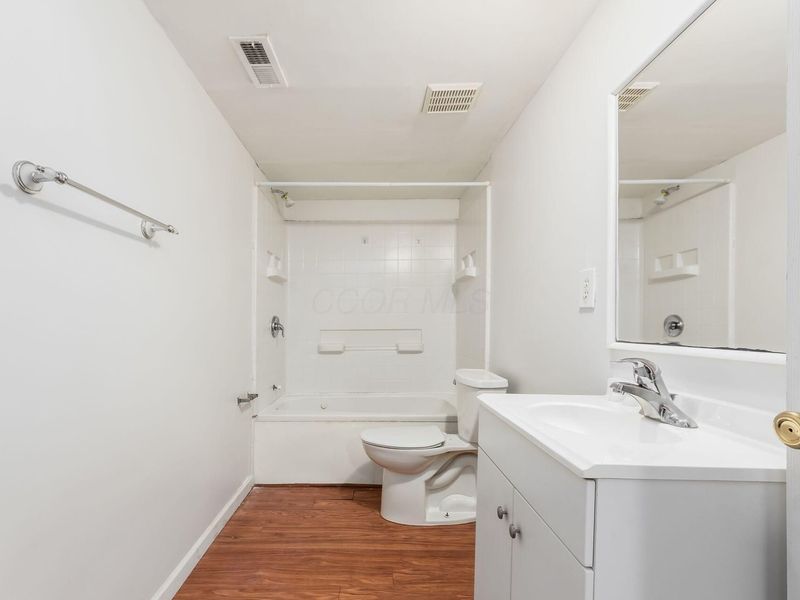 1126 Merrimar Circle N, Unit H, Columbus, OH 43220 Photo 16