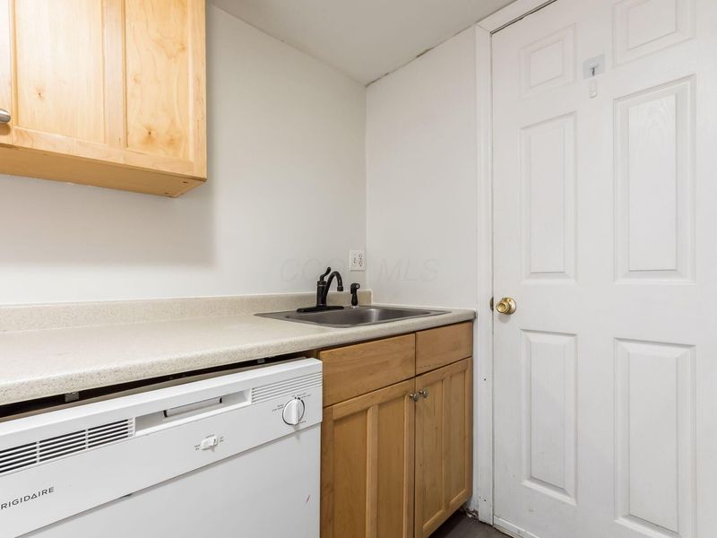 1126 Merrimar Circle N, Unit H, Columbus, OH 43220 Photo 18
