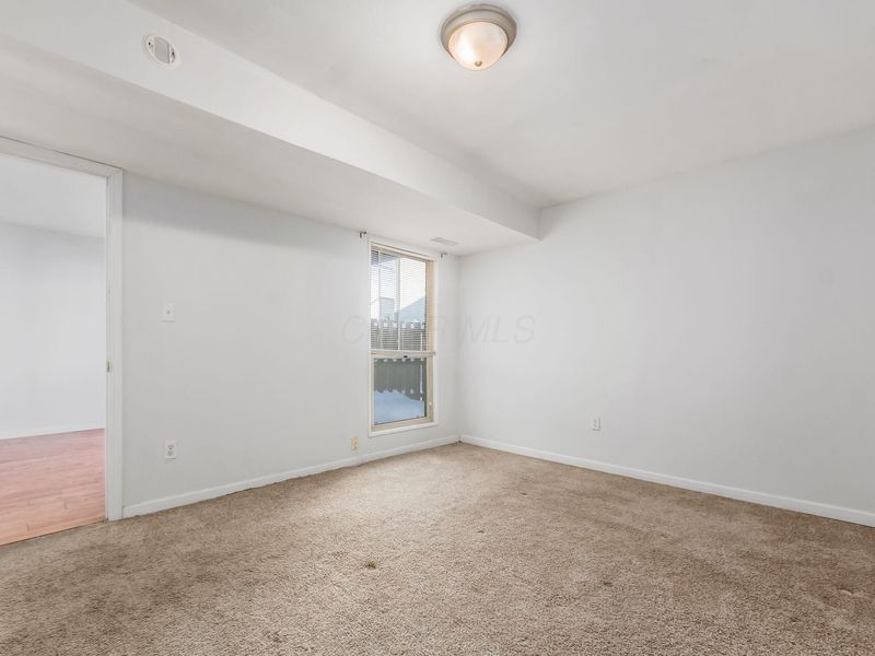 1126 Merrimar Circle N, Unit H, Columbus, OH 43220 Photo 23