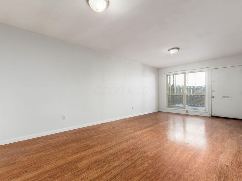 1126 Merrimar Circle N, Unit H, Columbus, OH 43220 Photo 7