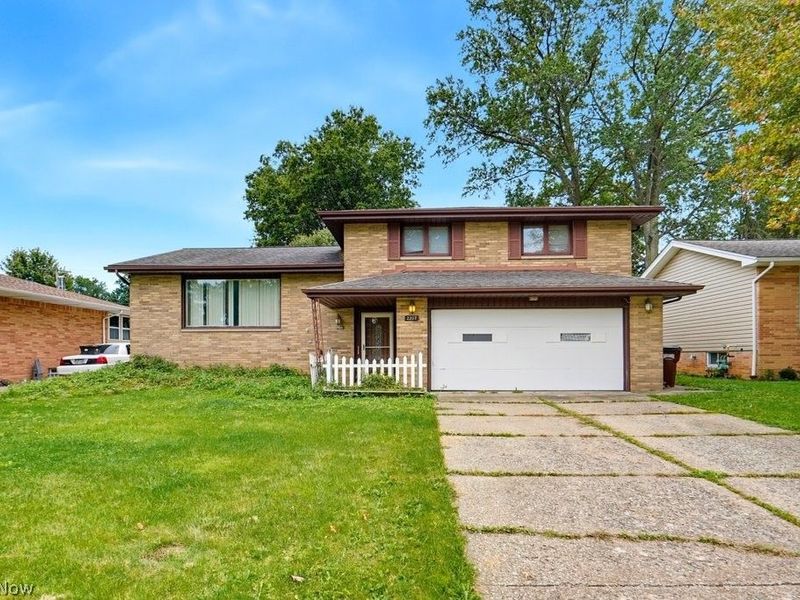 2207 Oaklawn Drive, Parma, OH 44134 Photo 1