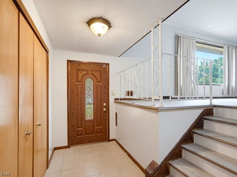 2207 Oaklawn Drive, Parma, OH 44134 Photo 3