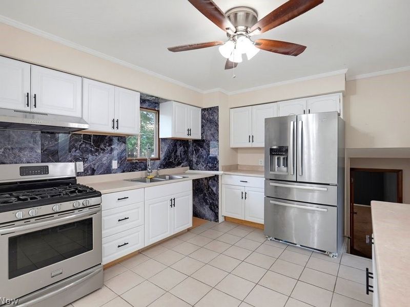 2207 Oaklawn Drive, Parma, OH 44134 Photo 8