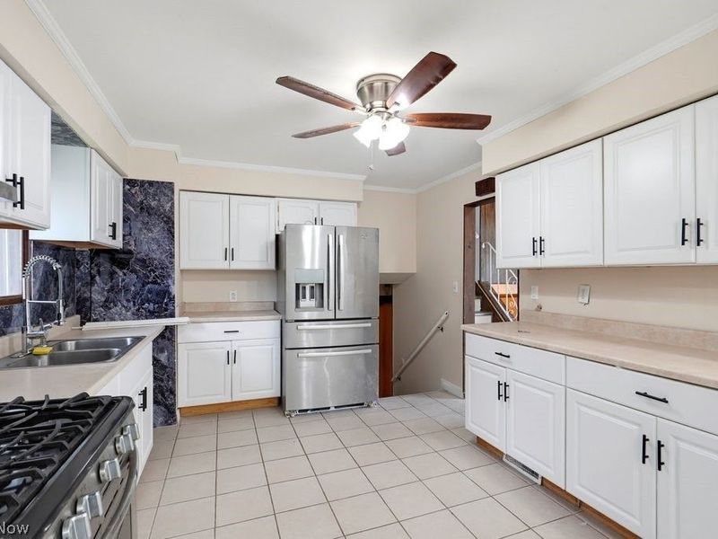 2207 Oaklawn Drive, Parma, OH 44134 Photo 9