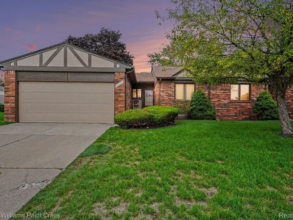 4967 N Grand Oaks Drive , Warren, Mi 48092